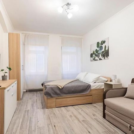 Apartman Vishegrad Leilighet Karlovy Vary Eksteriør bilde