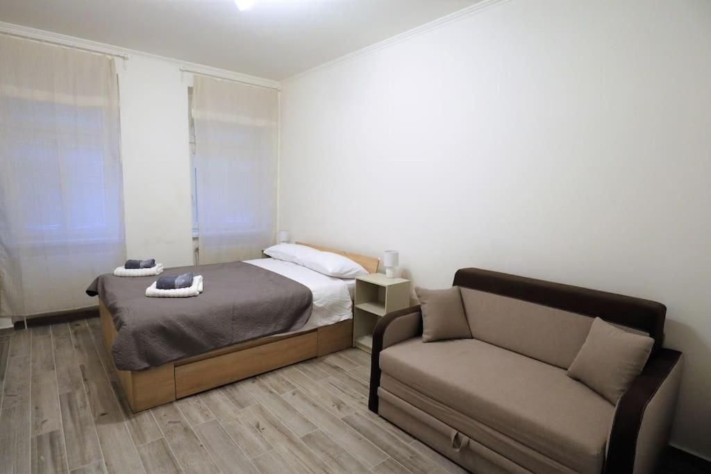 Apartman Vishegrad Leilighet Karlovy Vary Eksteriør bilde